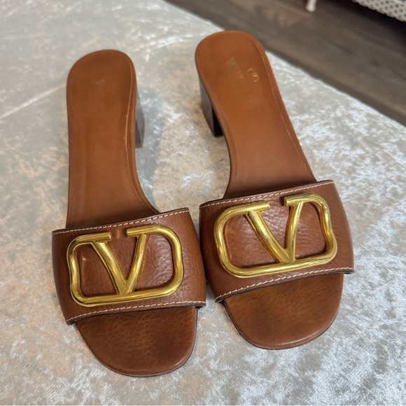 Valentino Vlogo Sandal - Picture 2 of 8
